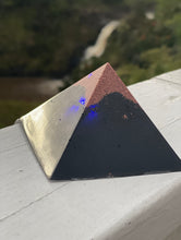 Cargar imagen en el visor de la galería, Pyramid Blu Protector
