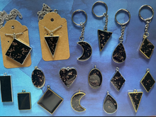 Carica l&#39;immagine nel visualizzatore di Gallery, Orgonite EMF - 5G Protection Pendants (Many Options Available)
